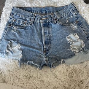 LEVI’s Vintage Jean ripped shorts size 26